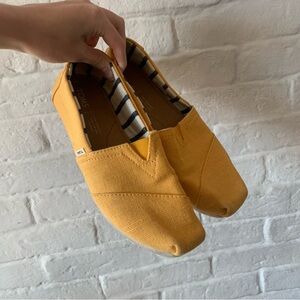 TOMS Alpargata Yellow Slip On Flats Shoes Size 7